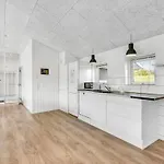 Cozy Home In Ringkobing With Sauna רינגקובינג